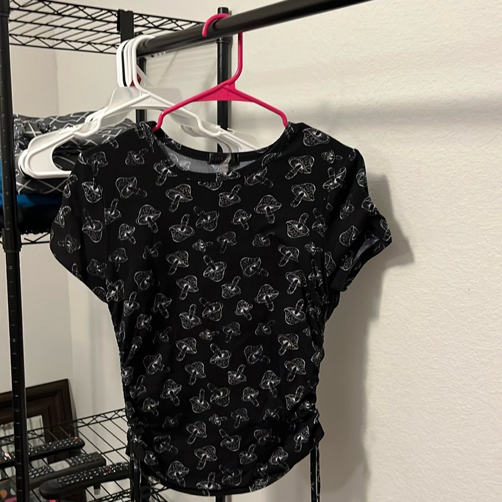 Black mushroom shirt with drawstring sides